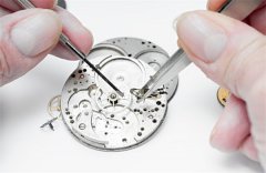 揭秘：卡地亚腕表划痕修复秘籍 —— 划痕处理全攻略